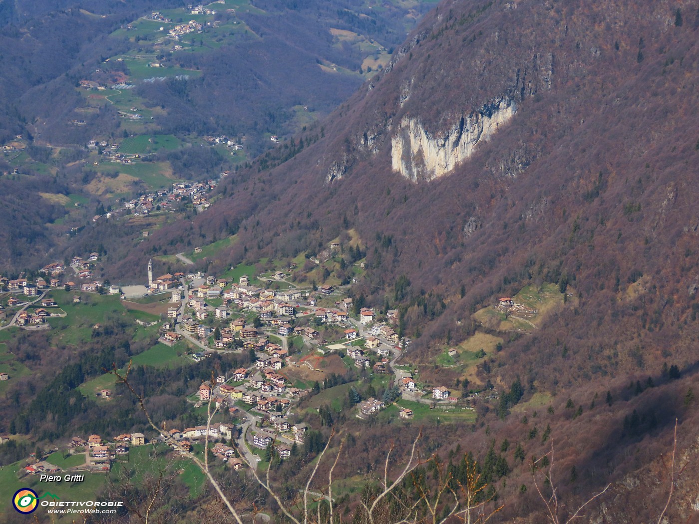 44 Vista su Cornalba e Corna Bianca.JPG